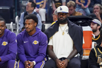Lebron James Lakers Bench